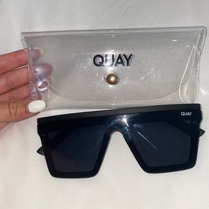 NEVER USED QUAY “HINDSIGHT” Sunglasses
